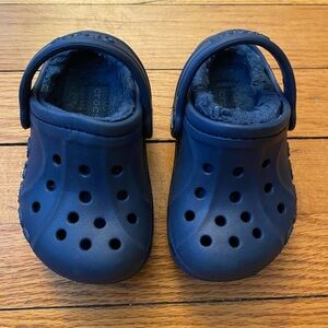 Toddler Baya Lined Crocs in Navy, size C6